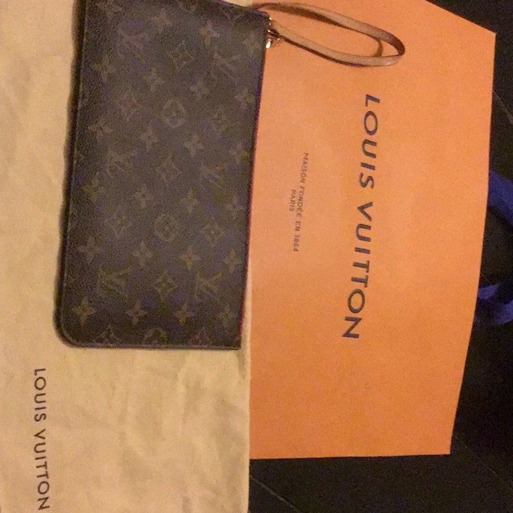 LV Neverfull Pochette MM - EXCELLENT CONDITION.